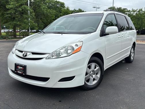 Blizzard Pearl 2009 Toyota Sienna XLE