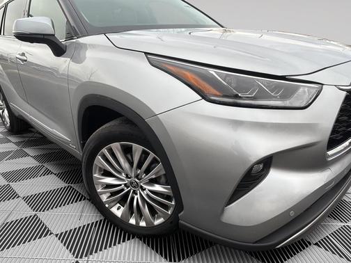 2025 Toyota Highlander Hybrid Platinum