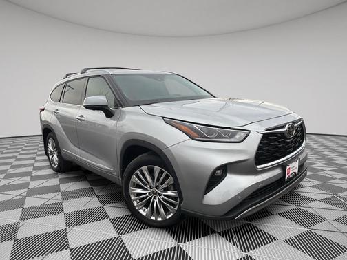 2025 Toyota Highlander Hybrid Platinum