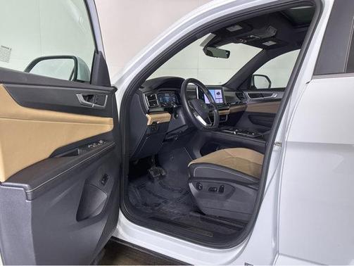 2024 Volkswagen Atlas Cross Sport 2.0T SE w/Technology 4MOTION