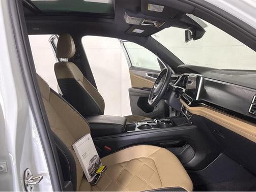 2024 Volkswagen Atlas Cross Sport 2.0T SE w/Technology 4MOTION