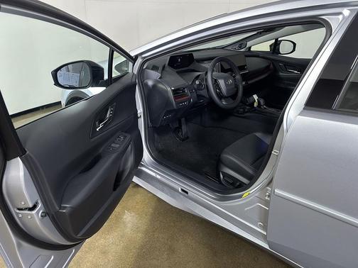 Cutting Edge 2026 Toyota Prius Plug-In Hybrid XSE Premium