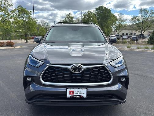 Magnetic Gray Metallic 2022 Toyota Highlander XLE