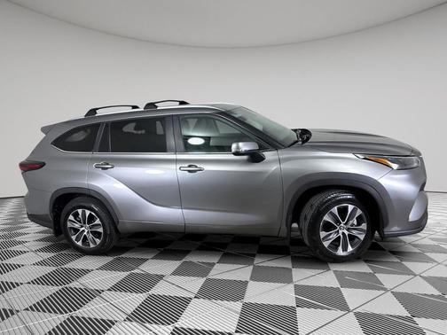 2025 Toyota Highlander XLE