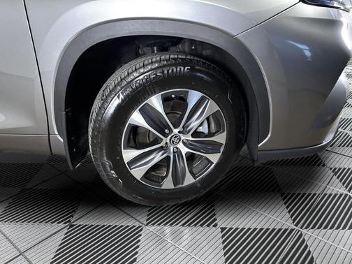 2025 Toyota Highlander XLE