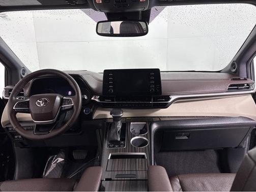2023 Toyota Sienna Platinum 7 Passenger