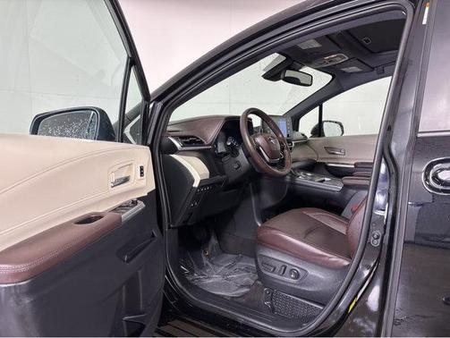 2023 Toyota Sienna Platinum 7 Passenger