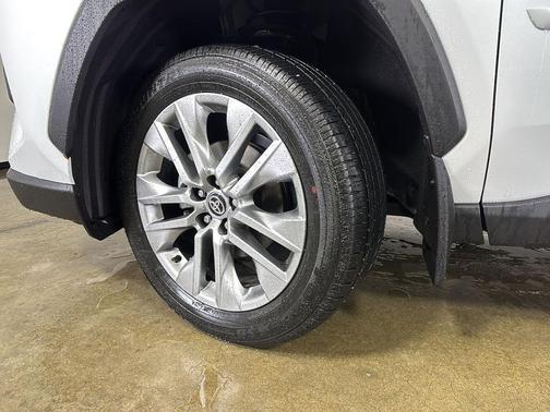 Wind Chill Pearl 2025 Toyota RAV4 XLE Premium