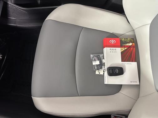 Wind Chill Pearl 2025 Toyota RAV4 XLE Premium