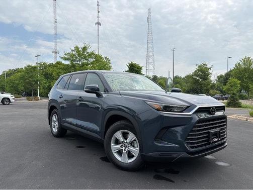 2025 Toyota Highlander LE