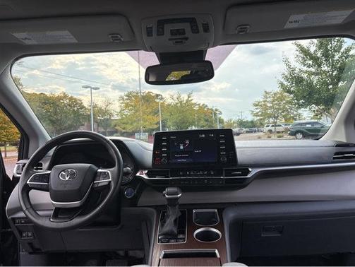 2024 Toyota Sienna XLE 8 Passenger