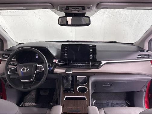 2022 Toyota Sienna XLE 8 Passenger