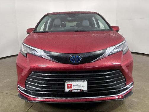 2022 Toyota Sienna XLE 8 Passenger