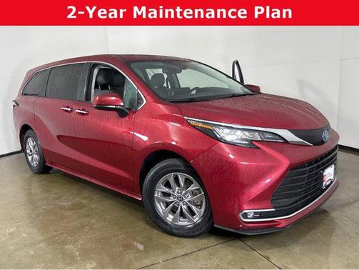 2022 Toyota Sienna XLE 8 Passenger