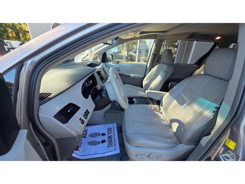 2011 Toyota Sienna XLE