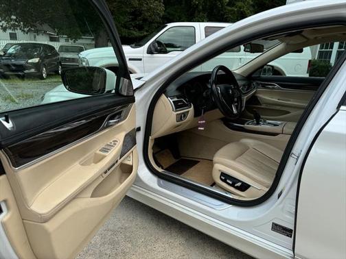 2016 BMW 750 i xDrive