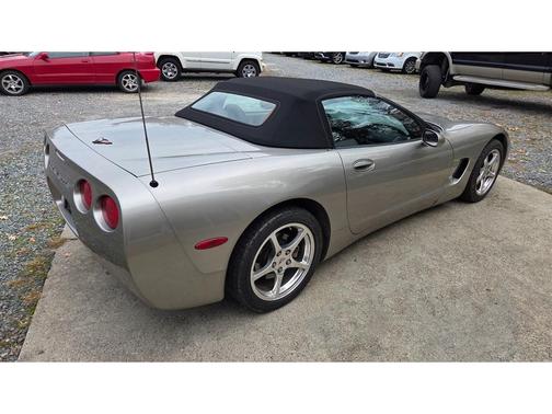 2000 Chevrolet Corvette Base