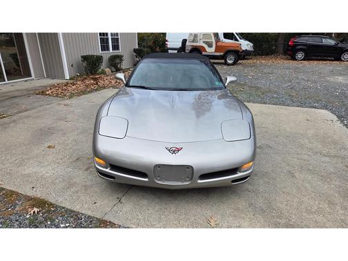 2000 Chevrolet Corvette Base
