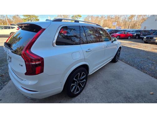 2016 Volvo XC90 T6 Momentum