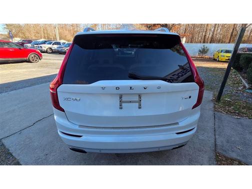 2016 Volvo XC90 T6 Momentum