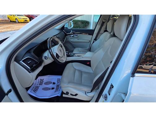 2016 Volvo XC90 T6 Momentum