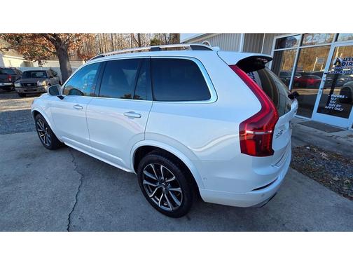 2016 Volvo XC90 T6 Momentum