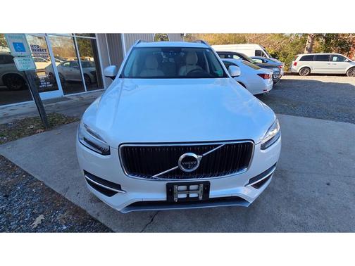 2016 Volvo XC90 T6 Momentum