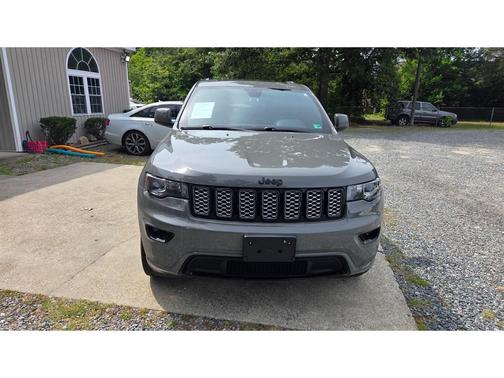 Gray 2019 Jeep Grand Cherokee Altitude