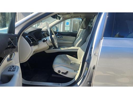 2018 Volvo XC90 T6 Momentum