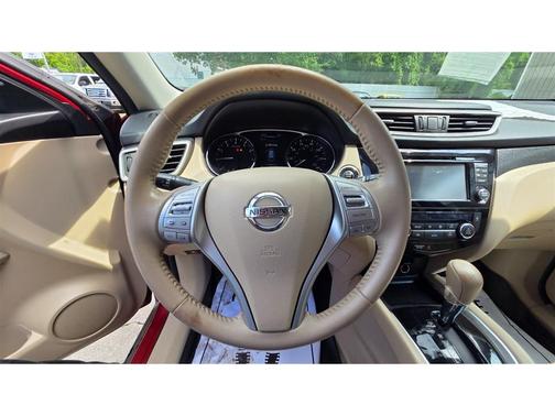 Red 2015 Nissan Rogue SL