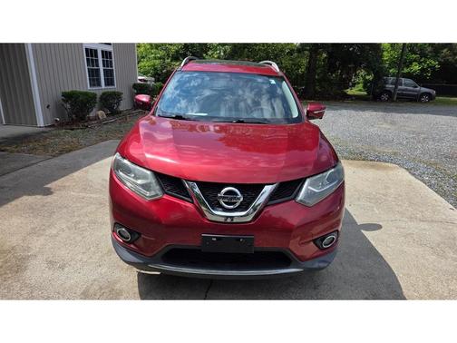 Red 2015 Nissan Rogue SL