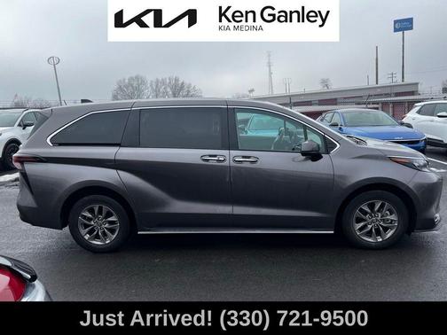 2024 Toyota Sienna XLE