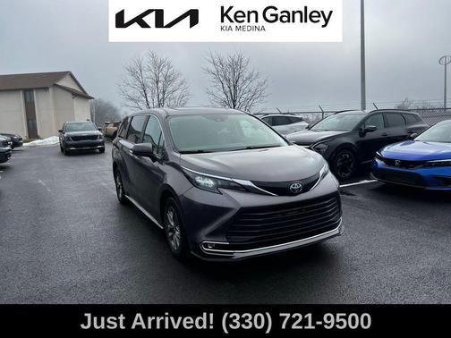 2024 Toyota Sienna XLE