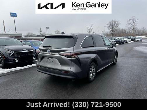 2024 Toyota Sienna XLE