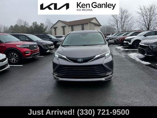 2024 Toyota Sienna XLE