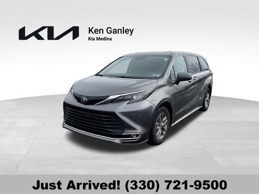 2024 Toyota Sienna XLE