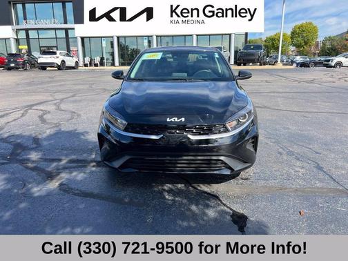 Aurora Black 2024 Kia Forte LXS