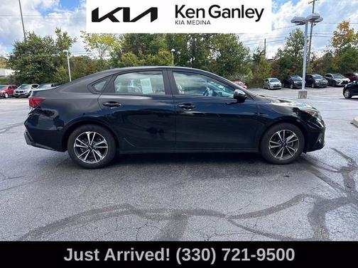 Aurora Black 2024 Kia Forte LXS