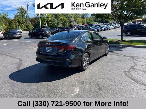 Aurora Black 2024 Kia Forte GT-Line