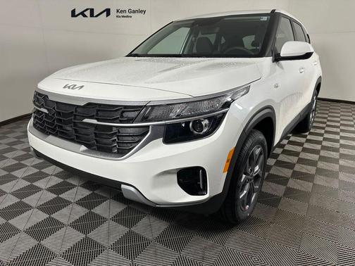 Snow White Pearl 2026 Kia Seltos LX
