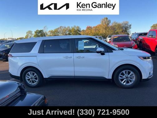 2024 Kia Carnival LX