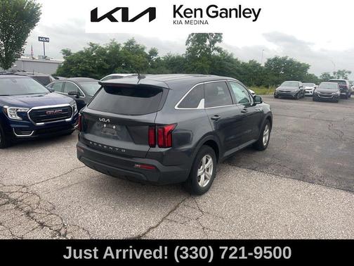 2022 Kia Sorento LX