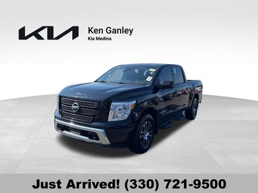 2023 Nissan Titan SV