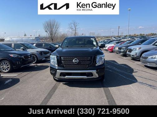 2023 Nissan Titan SV