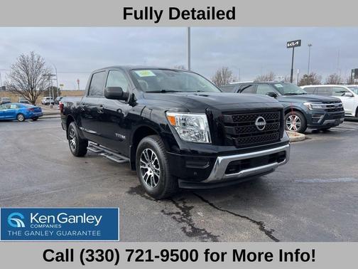2023 Nissan Titan SV