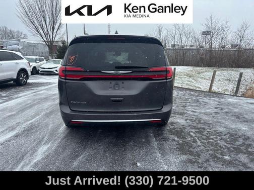 2021 Chrysler Pacifica Touring-L