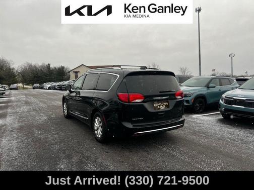 2021 Chrysler Pacifica Touring-L