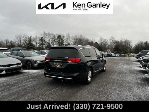 2021 Chrysler Pacifica Touring-L