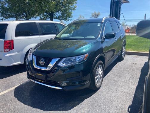 Photo 1 of 2 of 2020 Nissan Rogue SV