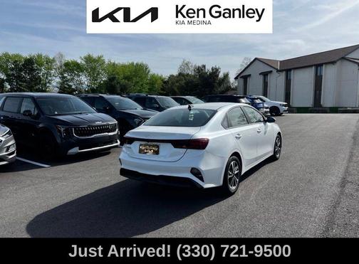 Snow White Pearl 2023 Kia Forte LXS